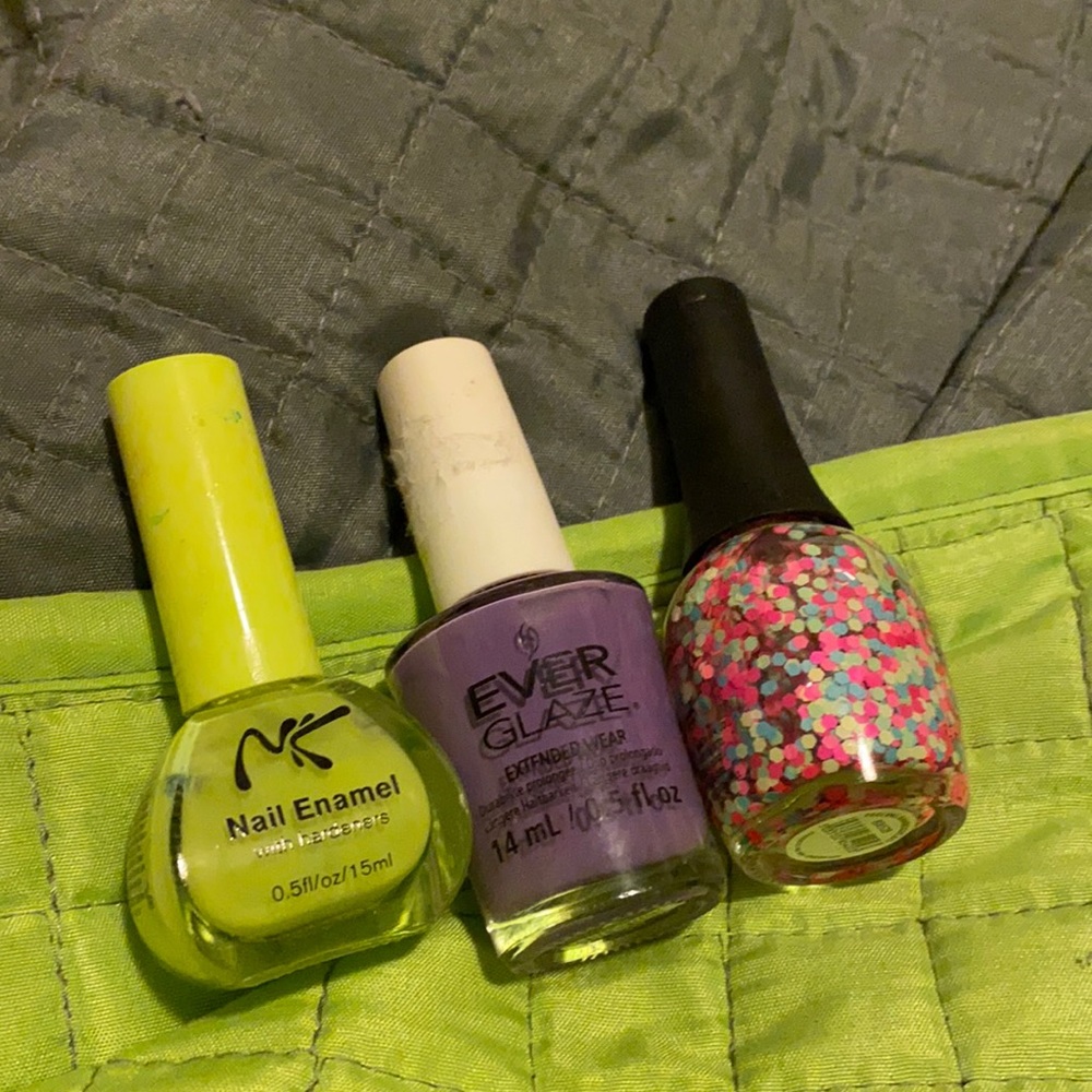 Assorted nail polishes